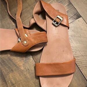 Women’s flat sandal
